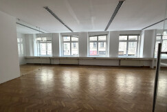 Eck-Altbaubüro mit Blick auf die Neubaugasse<br/>Neubaugasse 64-