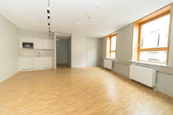 Moderne Büroflächen mit Garten zu vermieten!